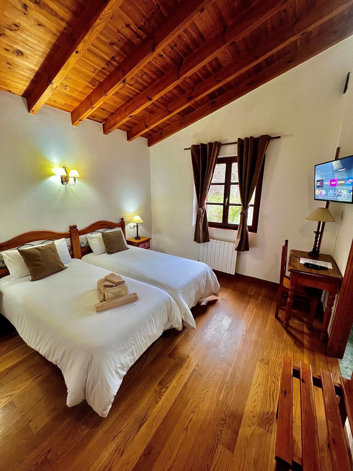 Hotel Rural El Sestil Dobres Exterior photo