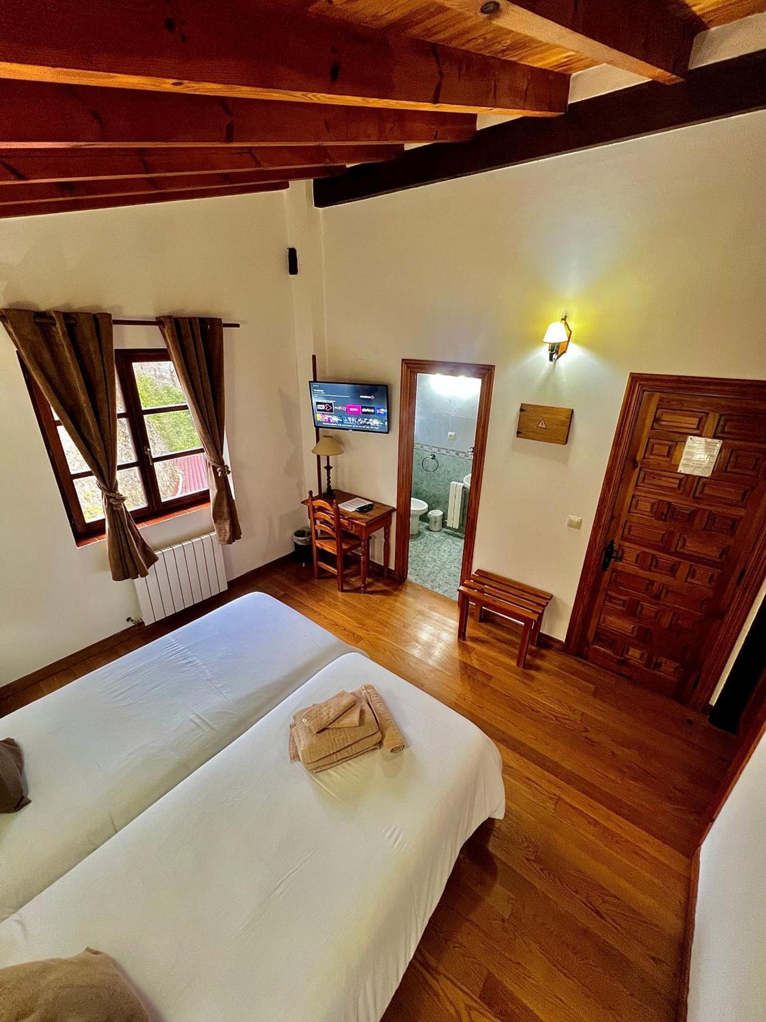 Hotel Rural El Sestil Dobres Exterior photo